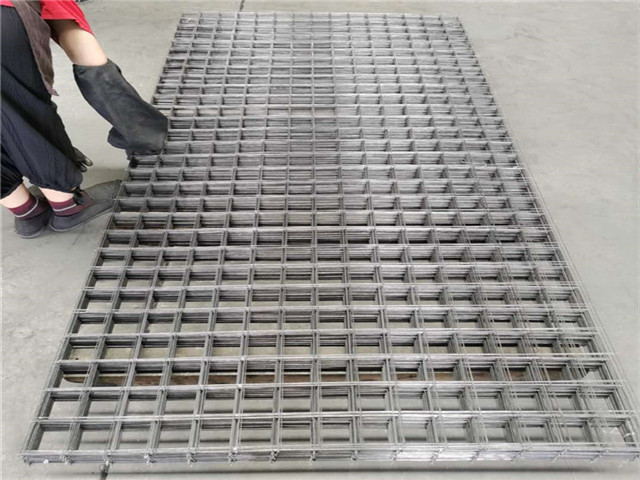 河南钢丝网片在水泥中可起到热胀冷缩作用加强水泥的拉伸力