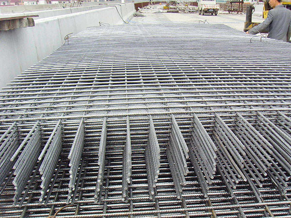 河南钢丝网厂家向您介绍钢筋网在水泥混凝土路面工程的应用